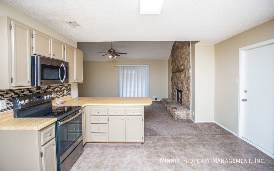 Building Photo - 4701 Country Club Dr