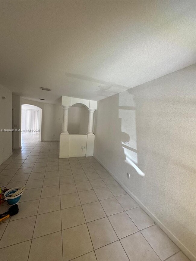 Building Photo - 15071 SW 9th Ln