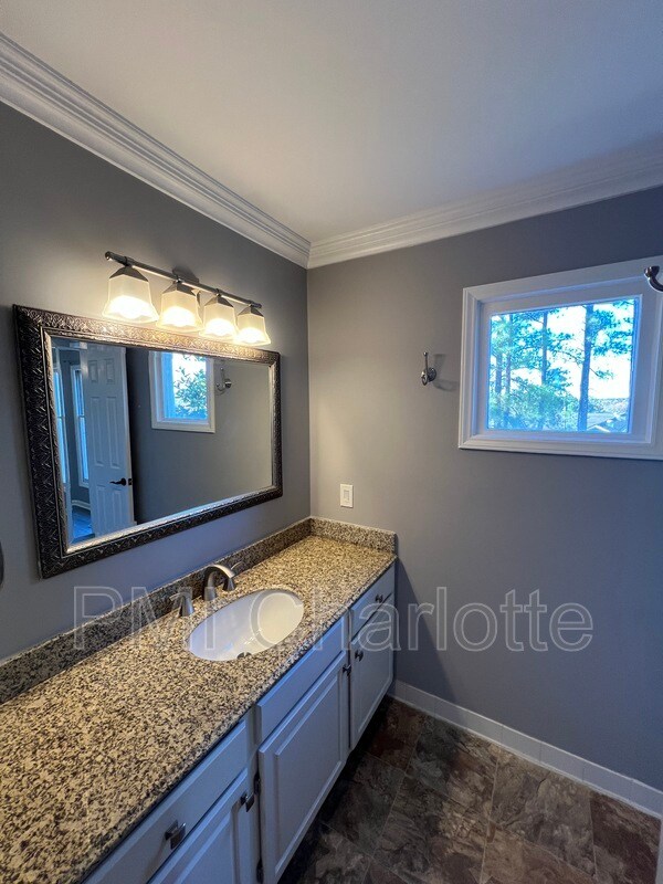 Building Photo - 9225 Ravenwing Dr