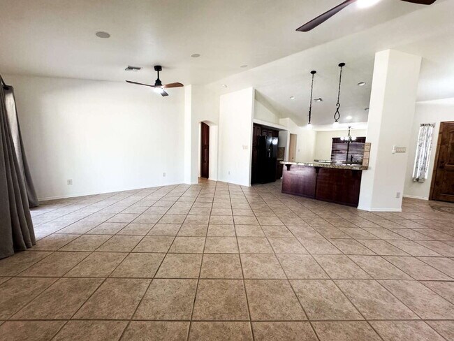 Building Photo - For Rent: 3-bedroom, 2-bathroom home in Barkley Ranch