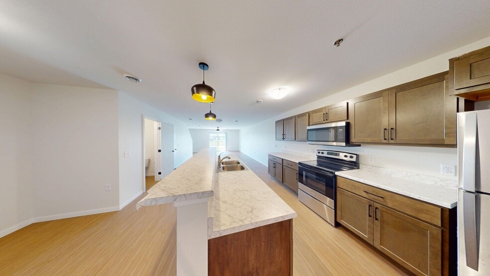 Building Photo - Pinnacle Townhomes