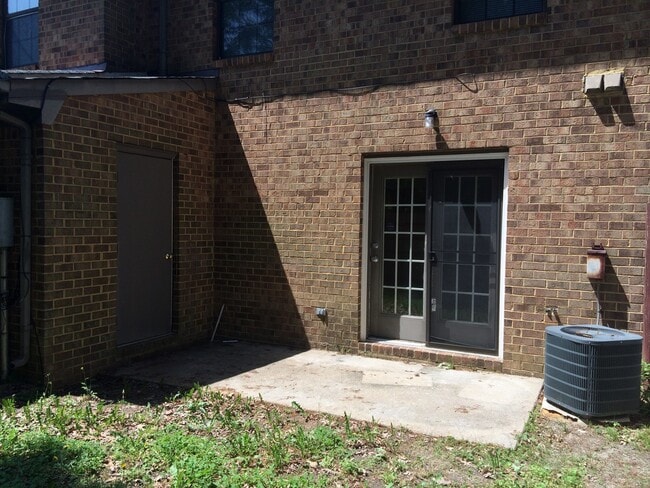 Building Photo - 365 Deputy Ln