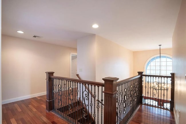 Building Photo - 4 Bedroom House For Rent