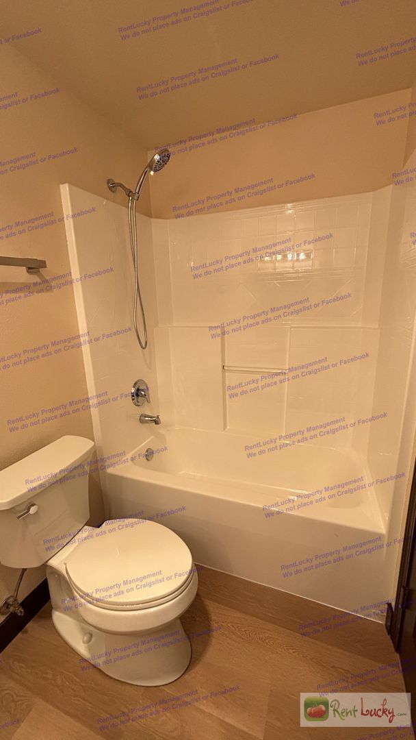 Building Photo - CFC (Russell)-Spanaway Duplex