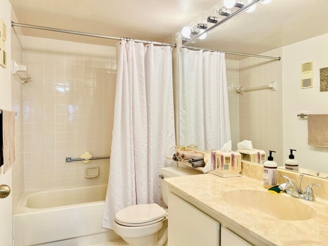 Building Photo - 4725 Lucerne Lakes Blvd E