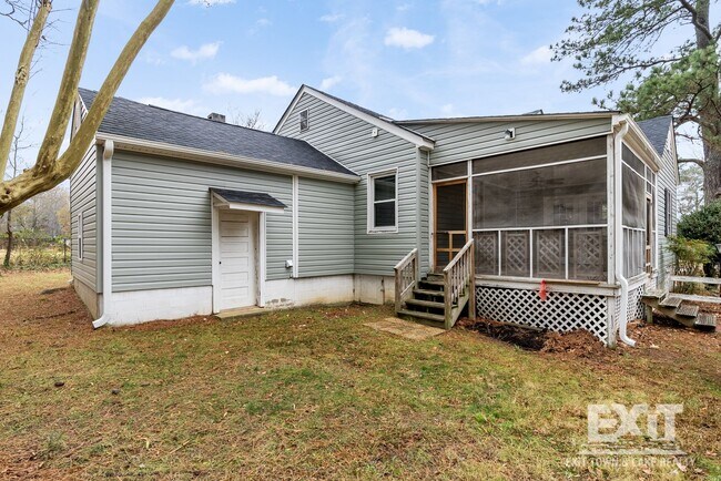 Building Photo - 3 Bedroom 1 Bathroom Home