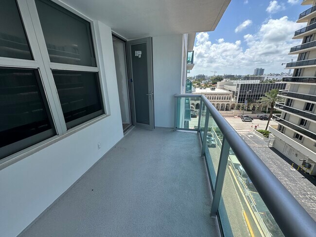 Building Photo - 9511 Collins Ave