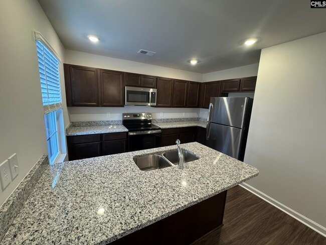 Building Photo - 811 Coburg Ln