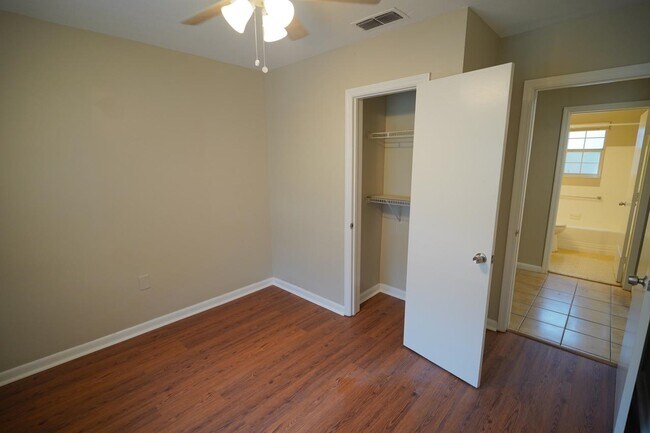 Building Photo - 2808 Southwood Dr