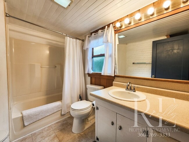Building Photo - Seasonal Escape on Serene No-Bank Waterfro...