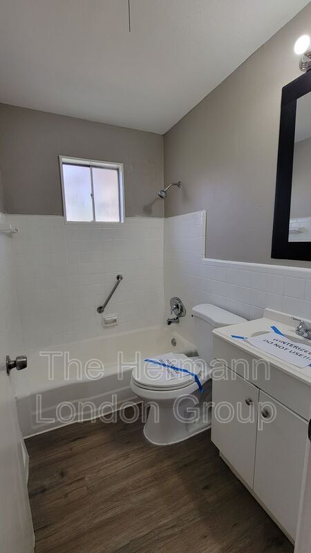 Building Photo - 227 Meadowcrest Dr