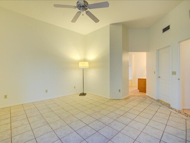 Building Photo - Beautiful 2-Bedroom, 2-Bath Home with Community Pool