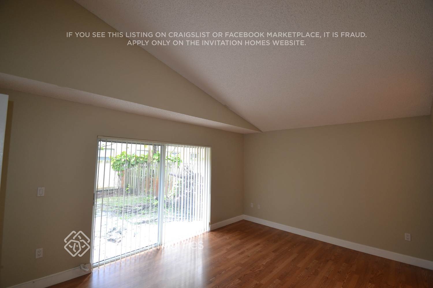 Building Photo - 9900 SW 59th Ct