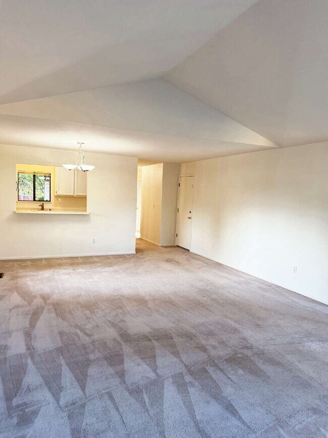 Building Photo - Single-Level Sonoma Living Less Than a Mile from the Historic Plaza