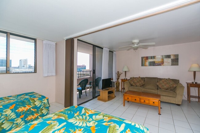 Building Photo - Royal Kuhio 1b1b1parking Fully Furnished i...