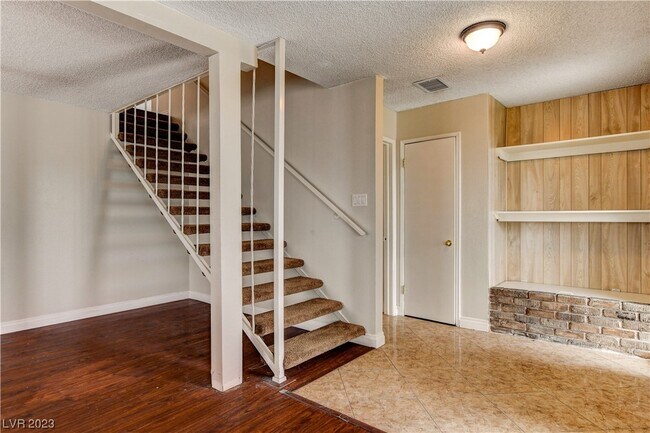 Building Photo - 632 Biljac St