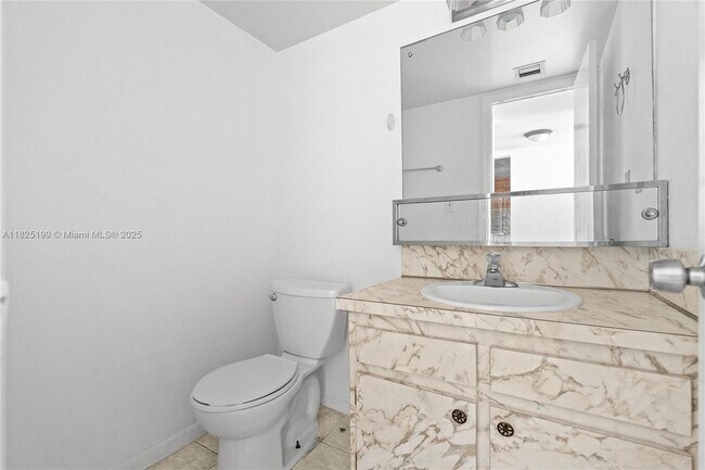 Building Photo - 1410 S Ocean Dr