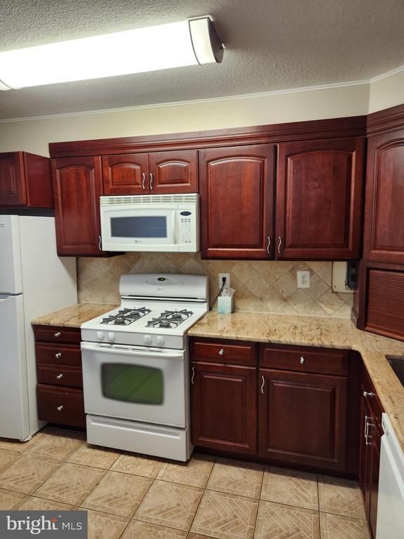 Building Photo - 1300 Army Navy Dr