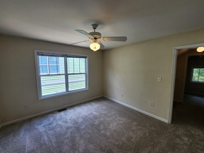 Building Photo - 135 Artisan Pl