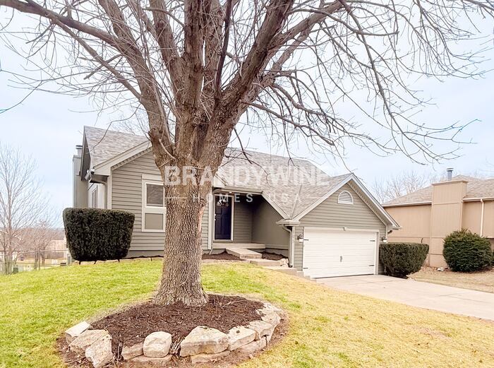 Building Photo - 105 Sumac St