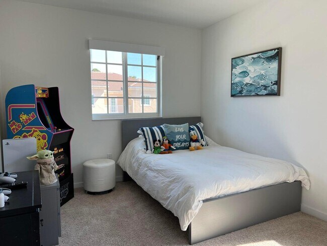 Building Photo - 6271 SE Portofino Cir