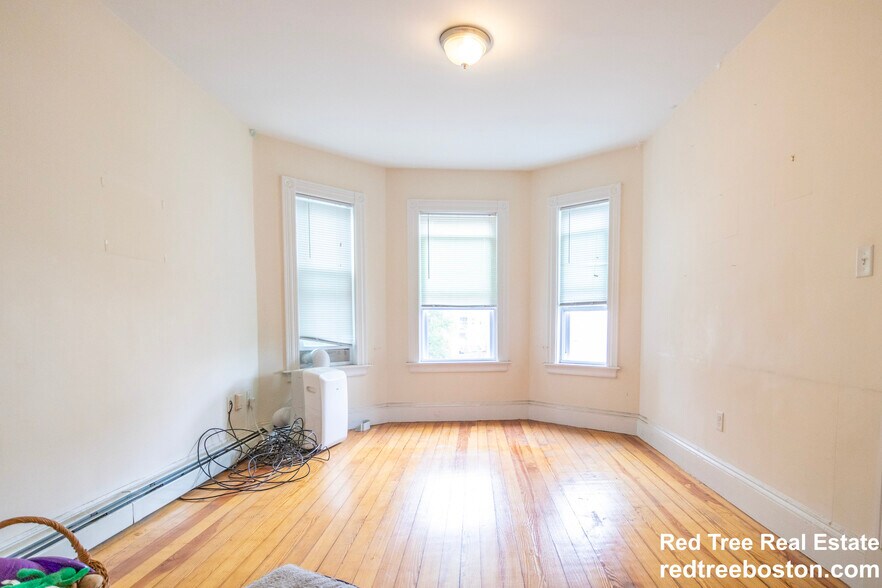 Building Photo - 15 Romsey St