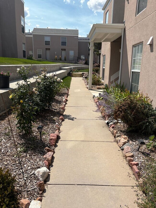 Building Photo - 2 Bedroom Lower Level Unit - ALL UTILITIES...