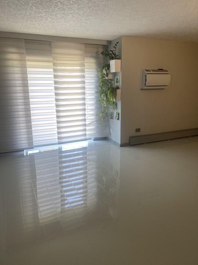 Building Photo - 234 E Bailey Rd