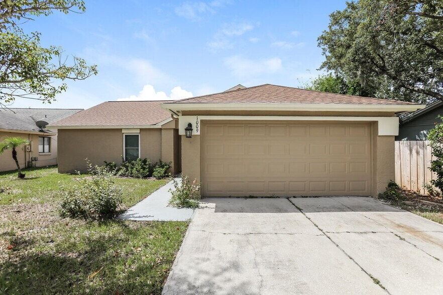 Primary Photo - 1009 Black Willow Dr