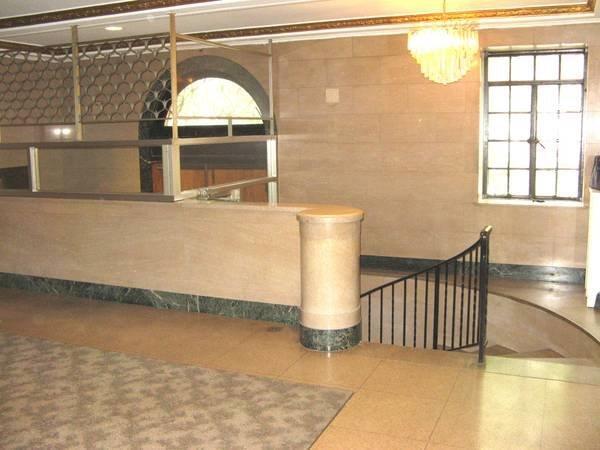 Secure Entry / Foyer - 1212 Delaware Ave