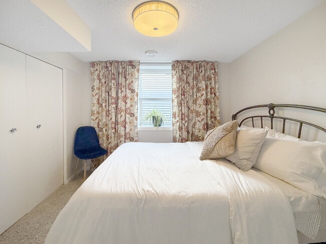 Building Photo - Gorgeous 3-Bed/2 Bath in the Heart of Saint Louis Park - Dogs Welcome!