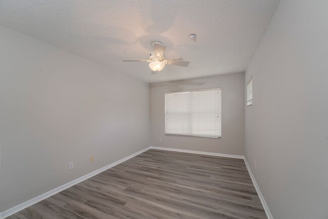 Building Photo - Cute and Spacious 3/2 House w/Bonus Room i...