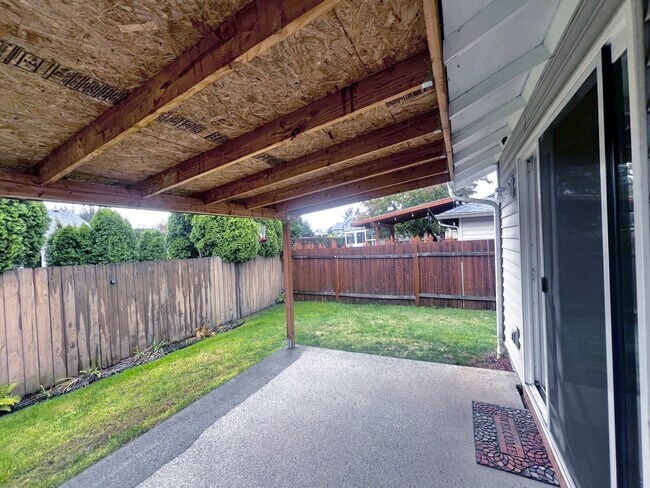 Building Photo - 15807 NE 86th Cir