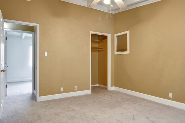 Building Photo - 10082 Endfield Way