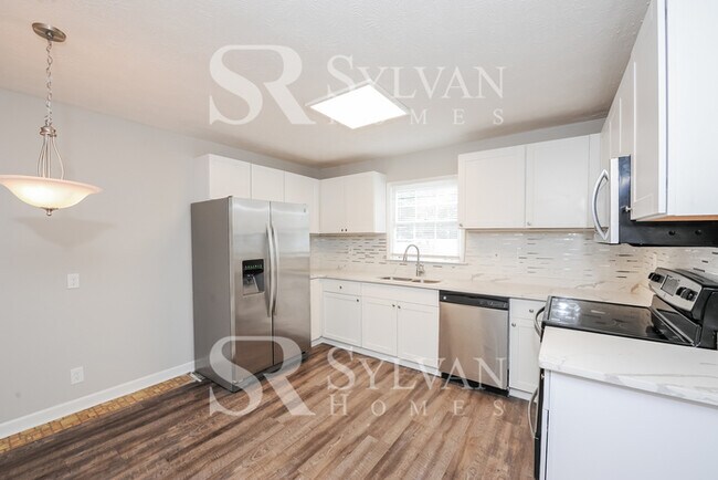 Building Photo - Welcome home to this 4 bedroom, 2 bathroom home