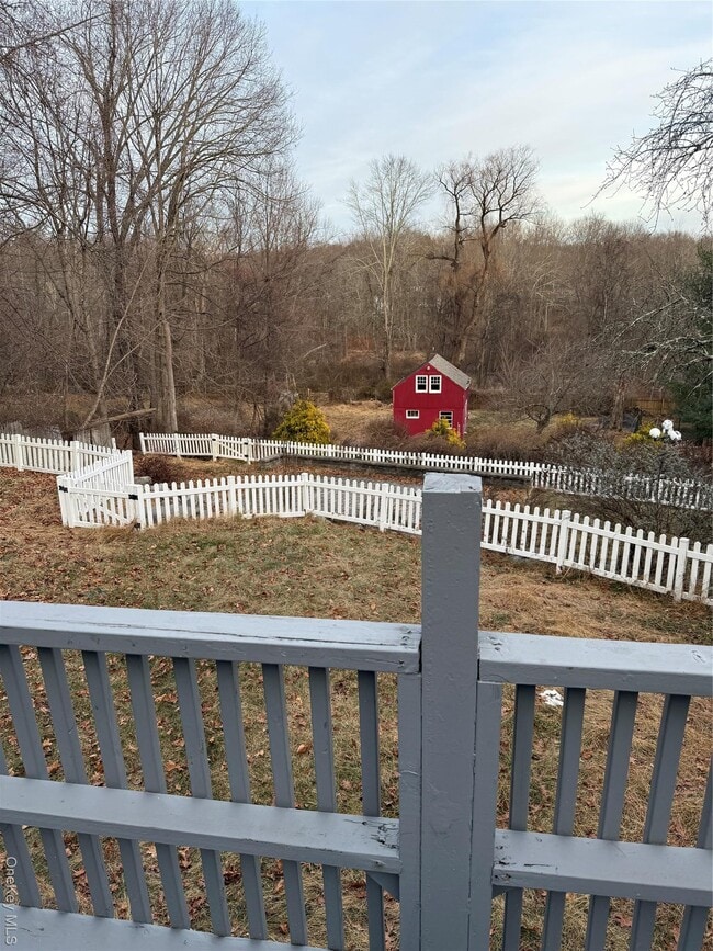 Building Photo - 92 Spook Rock Rd