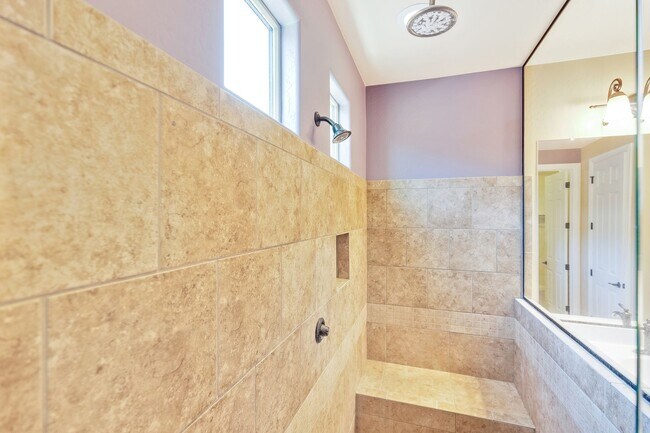 Building Photo - 3 Bed 2 Bath Home In Peoria