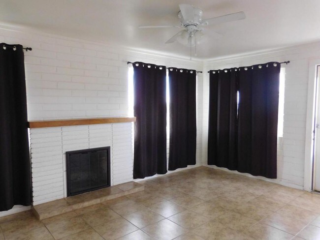 Building Photo - 154 E Papago Way