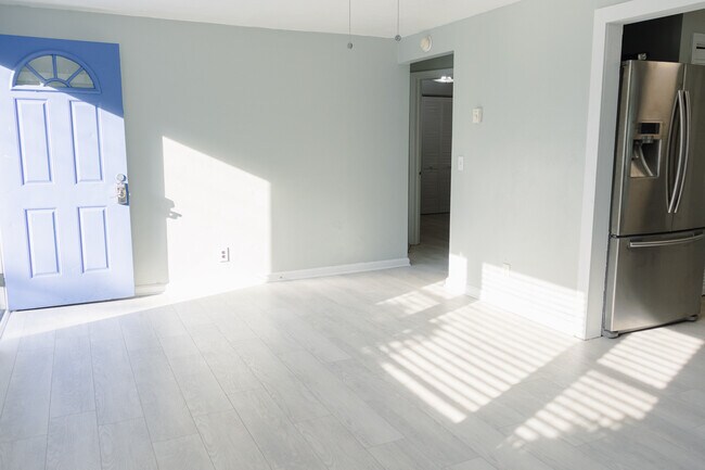 Building Photo - 2032 E Ocean View Ave