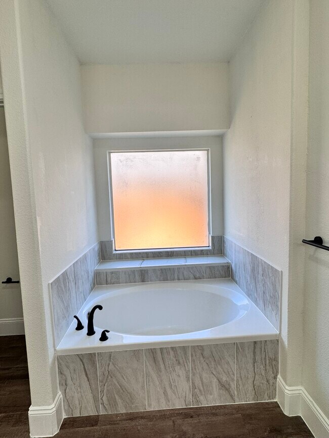 Building Photo - 15833 Bent Rose Way