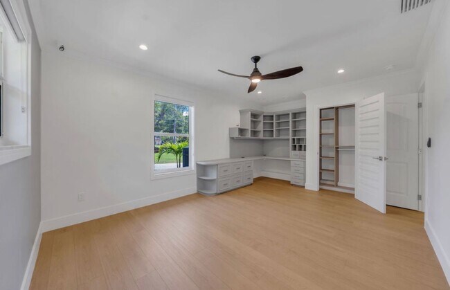 Building Photo - 5120 Carillo St