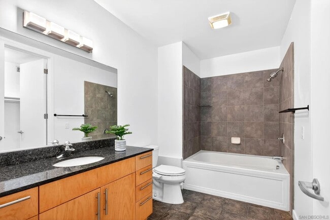 Building Photo - 1025 Island Ave