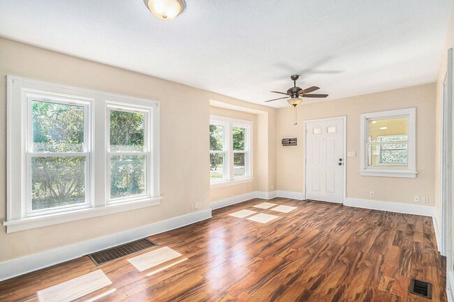 Building Photo - $1350 Eastwood 2-Bed/1-Bath Ranch, Basement, Large, Fenced yard - Ask about our no security depos...