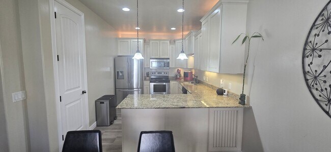 Building Photo - Beautiful 3 Bed 3.5 Bath in Riverton!!