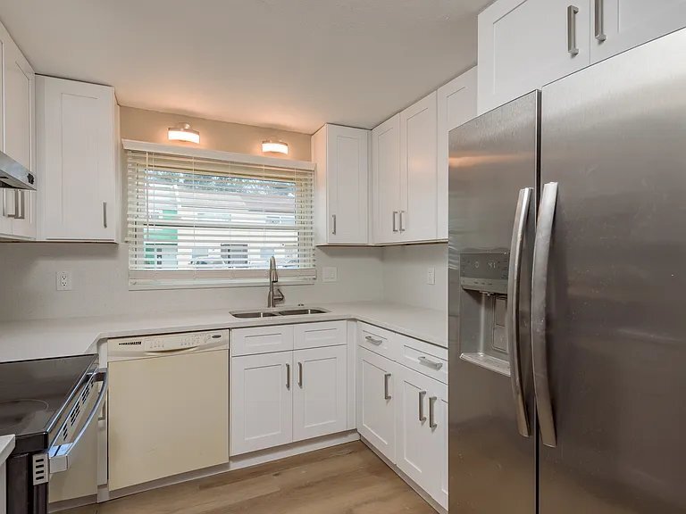 Building Photo - 2890 S Pines Dr