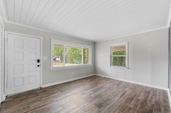 Building Photo - Charming 3-Bedroom Home in Pensacola!