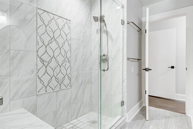 Building Photo - 22222 Greenbrook Dr