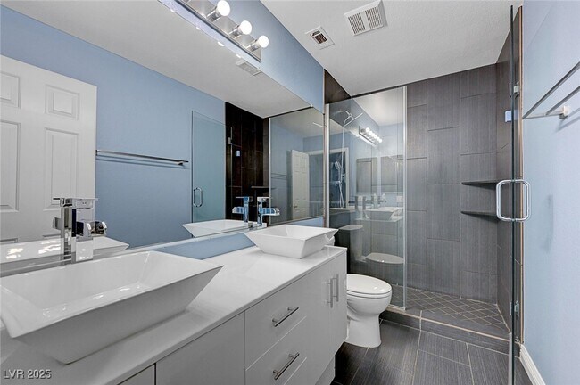 Building Photo - 5470 Logville St