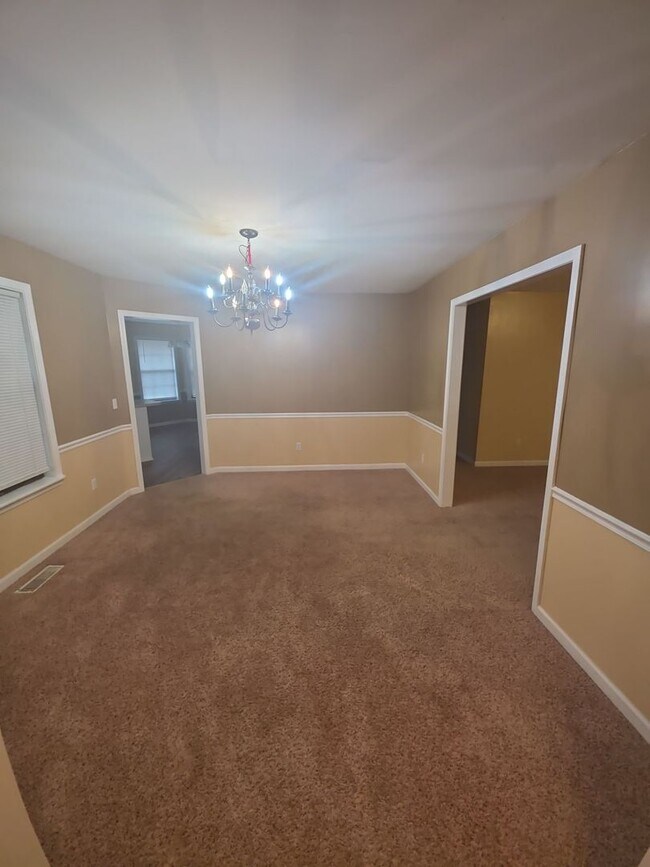 Building Photo - Charming Single-Level 3 Bedroom Home with Large Back Porch and 2-Car Garage