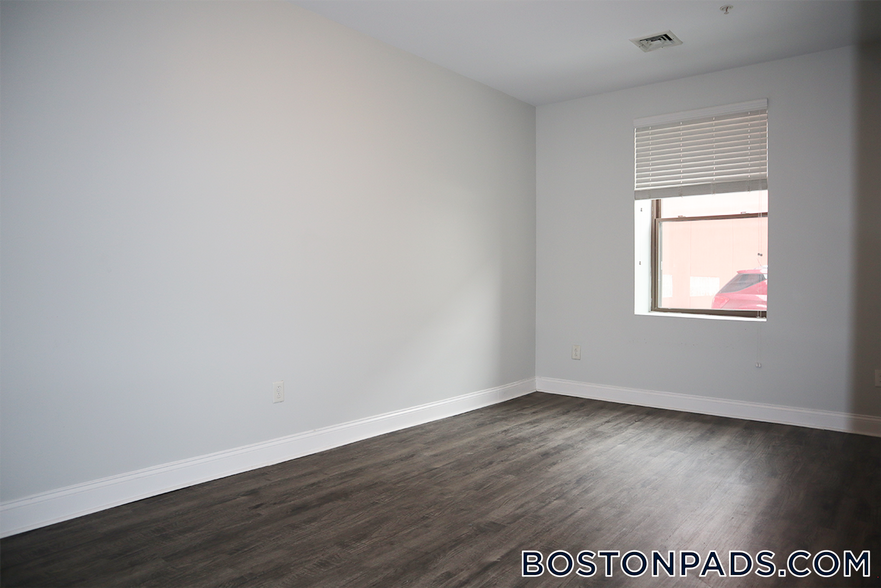 Building Photo - 26 Portland St